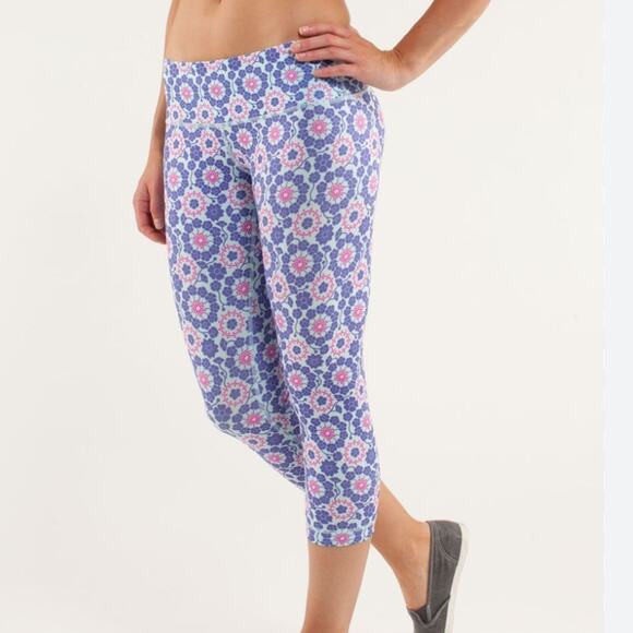 Lululemon Wunder Under Crop | Twiggy Printed Size 6 - Picture 2 of 9